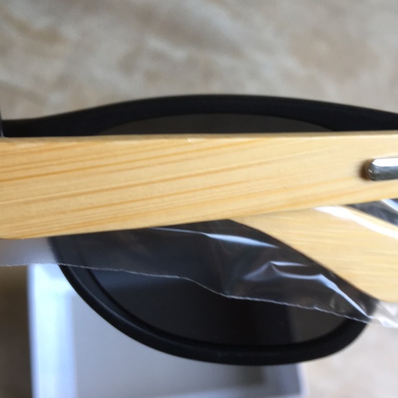 BNWT Polarized Bamboo Matt Black Sunglasses - Picture 5 of 6